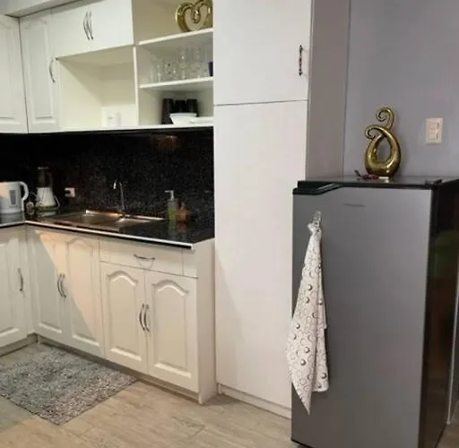Cozy 1 Bedroom With Pool.